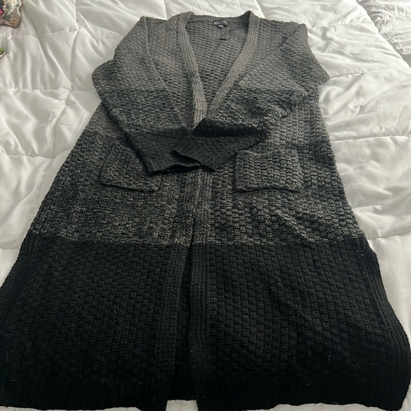 Like New! Women’s long ombré knit cardigan. Size Large - Picture 7 of 7